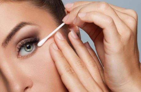 How to Maintain an Eyelash Curler - Keeps older makeup
