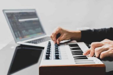 Types of Keyboard Pianos - Arranger