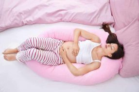 Types of Pregnancy Pillows - Body Pillow