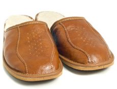 Types of Slippers for Guys - Clog